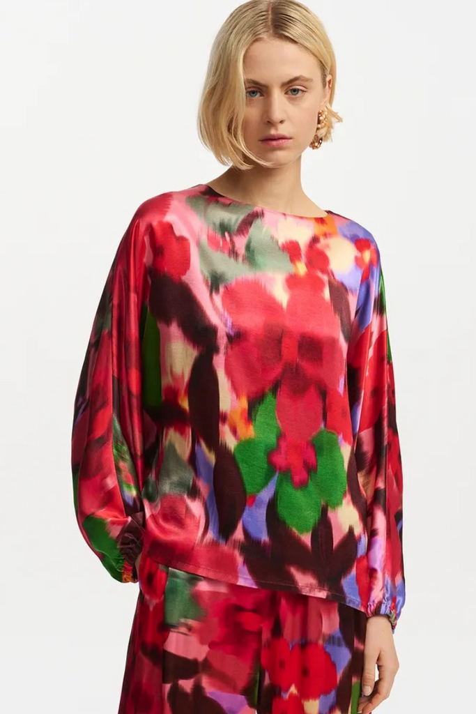 Essentiel Antwerp | Forbidden Blurry Flower Top in Grannys Lipstick